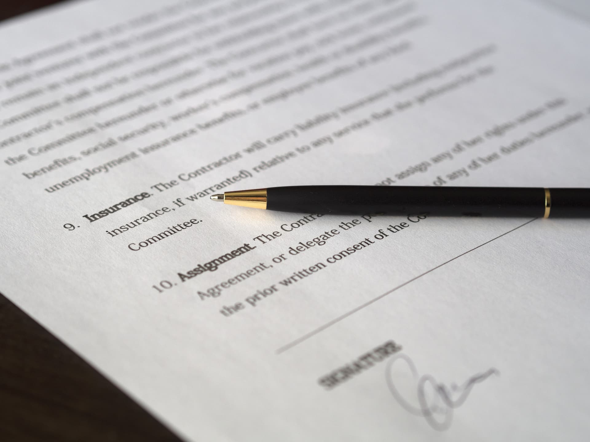 Expertise en droit des contrats avec MAK Avocats : services complets pour protéger vos intérêts.